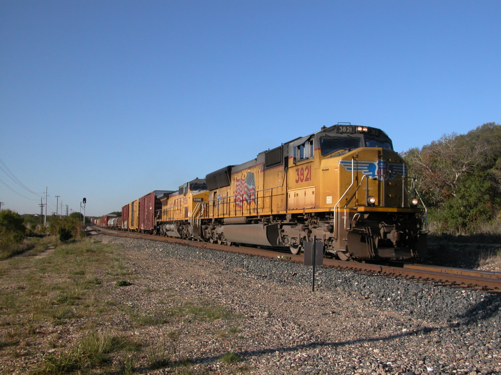 UP 3821  30Oct2011  NB out of CENTEX with General Merchandise  